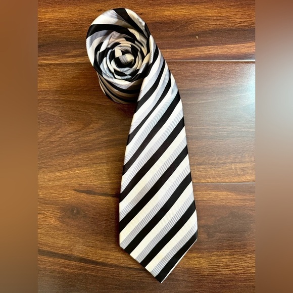 🍁SALE🍁 ZILLIONI Collezioni 100% Silk Tri-color Stripes Handmade Repp Tie - Picture 1 of 9